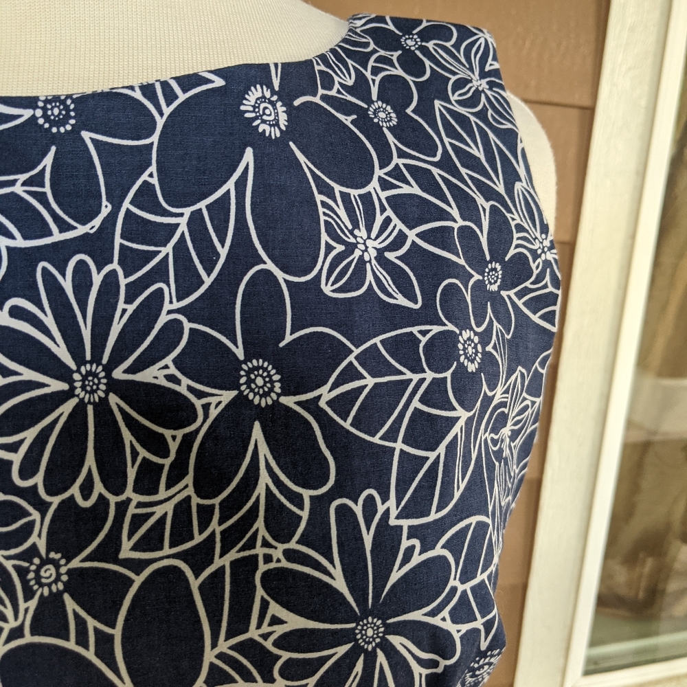 CDC Navy and White Floral Dress - Picture 2 of 6